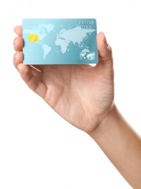 Kredi kartı tutan kadının el 