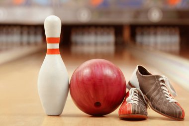 Ayakkabı, PIN ve top bowling Club katta