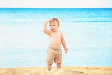 plaj sevimli küçük çocuk