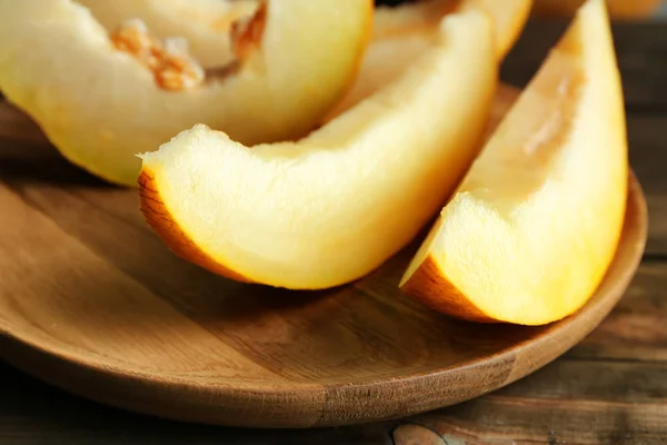 Ripe melon on wooden plate — Stock Photo, Image