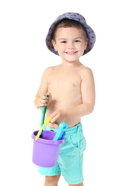 Menino bonito com brinquedos de praia no fundo branco — Fotografia de Stock