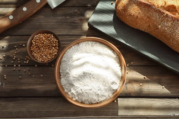 Samenstelling met boekweit meel en vers brood — Stockfoto