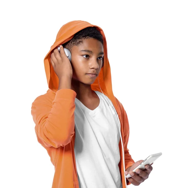 Afro-amerykańskich nastolatek ze słuchawkami — Zdjęcie stockowe