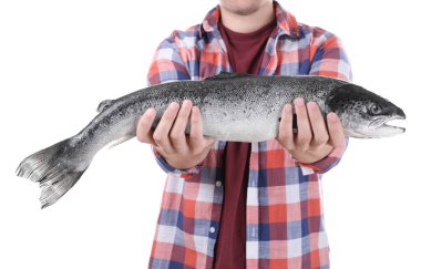 Adam holding Çiğ somon