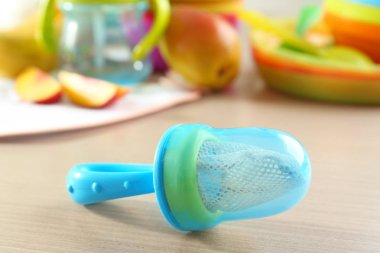 Bebeğin nibbler masada