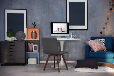 Rahat çalışma alanı ile modern oda güzel iç