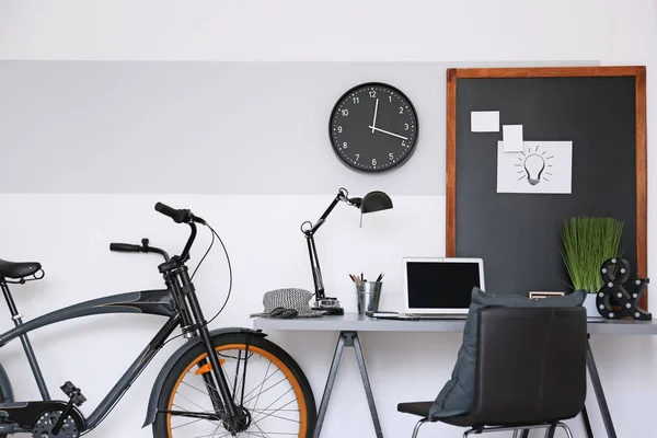 モダンな客室には快適な職場のインテリア — ストック写真