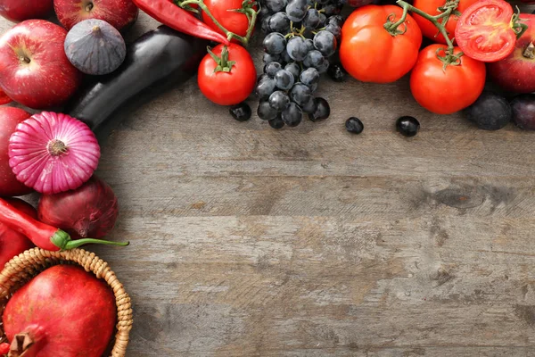 Heerlijke rijpe vruchten en groenten — Stockfoto