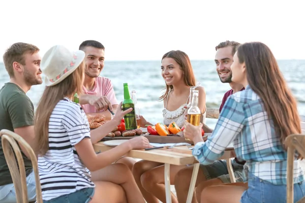 Young people having barbecue party on beach — Stock Photo, Image