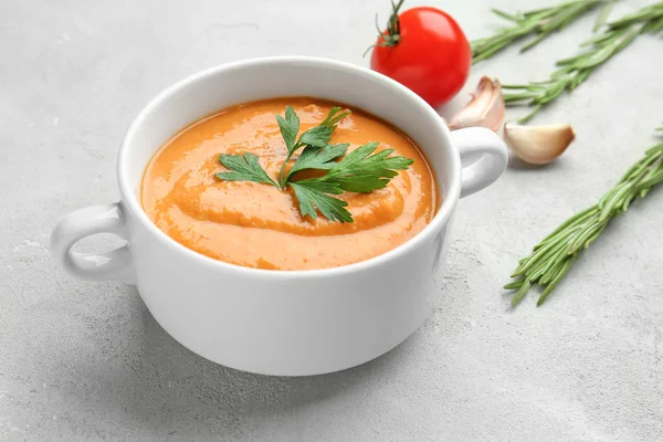 Casserole avec soupe à la crème de lentilles maison — Photo