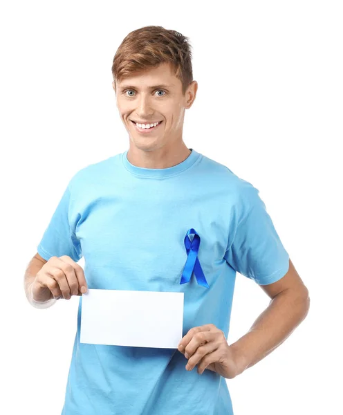 Jovem Shirt Com Fita Azul Segurando Cartão Branco Fundo Branco — Fotografia de Stock