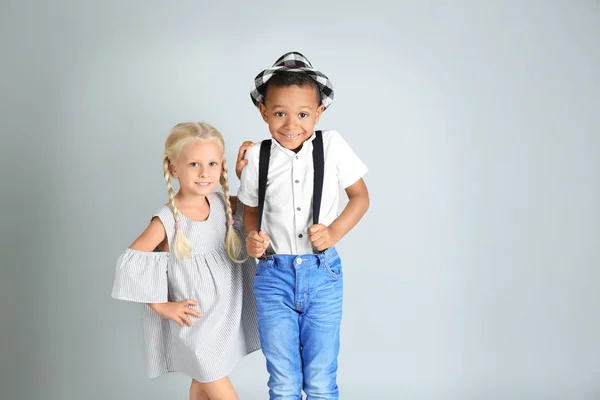 Lindos niños de moda sobre fondo gris —  Fotos de Stock