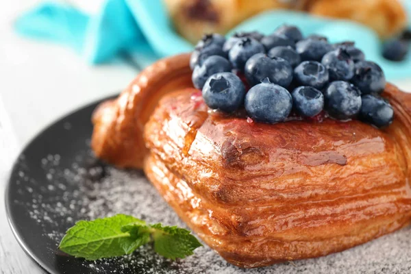 Puff pastry with blueberries — Stock Photo, Image