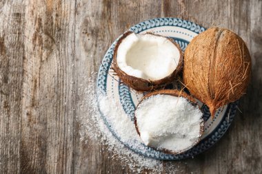 Fındık içinde rendelenmiş hindistan cevizi 