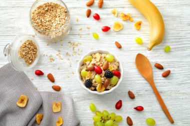 Masada lezzetli yulaf ezmesi ile kompozisyon