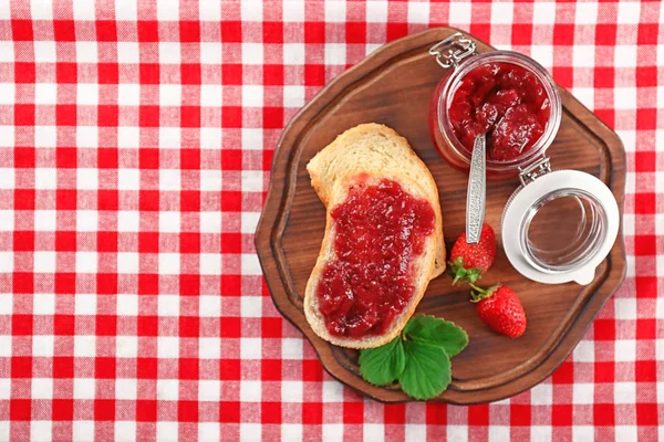 Delicious strawberry jam — Stock Photo, Image