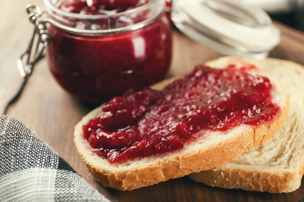 Delicious strawberry jam — Stock Photo, Image