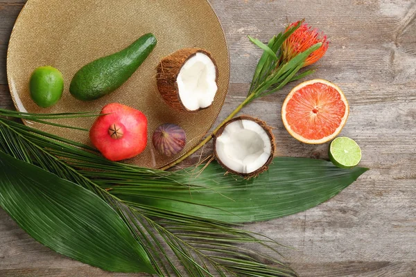 Sammansättning med tropiska frukter — Stockfoto