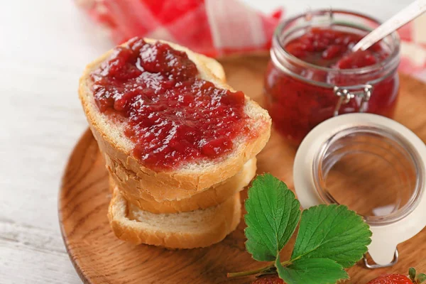 맛 있는 딸기 잼 — 스톡 사진