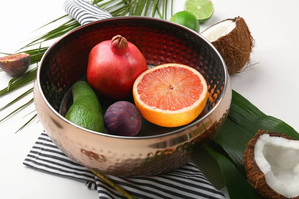 Sammansättning med tropiska frukter — Stockfoto