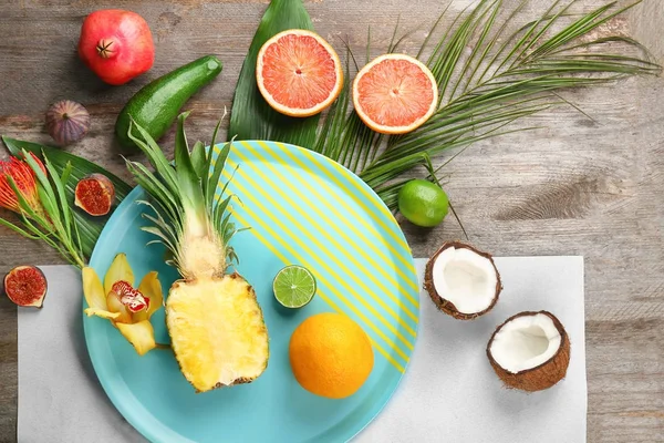 Composição com frutas tropicais — Fotografia de Stock