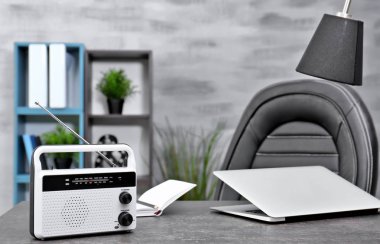 Modern radyo oda tablo