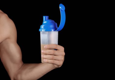 Protein shake ile yakışıklı genç