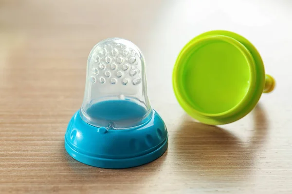 Av plast Baby's nibbler — Stockfoto