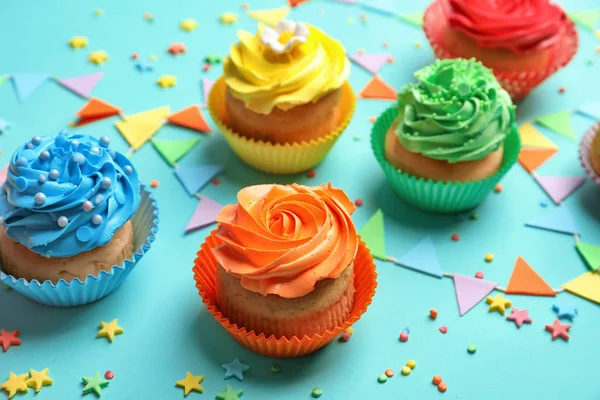 Tasty cupcakes on color — Stock Photo, Image