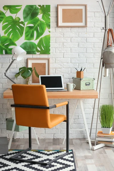  Oda rahat çalışma alanı ile