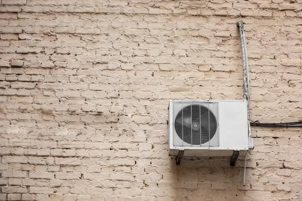 Luftkonditioneringen på vägg — Stockfoto
