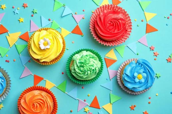 Sabrosos cupcakes en color —  Fotos de Stock