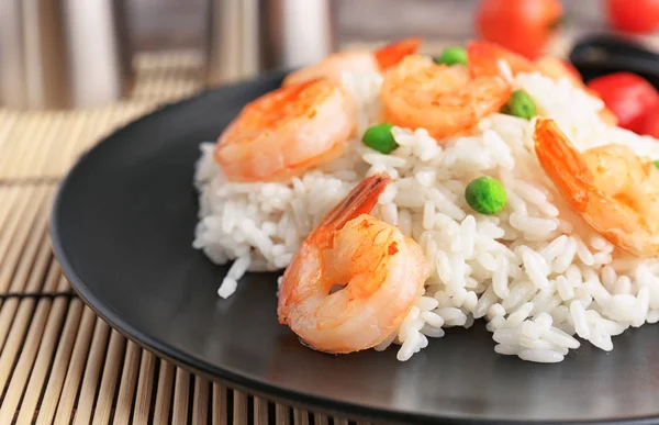 Plate with delicious shrimp fried rice — Stock Photo, Image