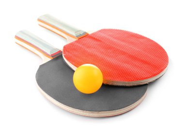 Ping pong raket ve top, üzerinde beyaz izole