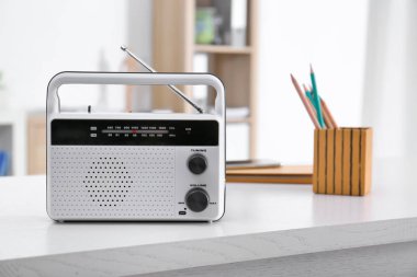 Modern radyo oda tablo