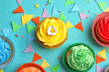 Renk üzerinde lezzetli kek