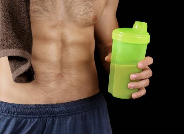 Protein shake ile yakışıklı genç