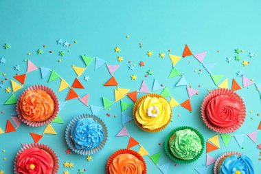 Renk üzerinde lezzetli kek