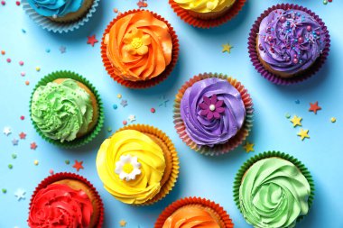 Renk üzerinde lezzetli kek