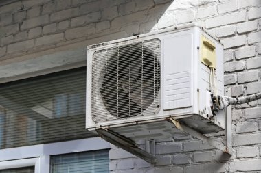 airconditioner op muur