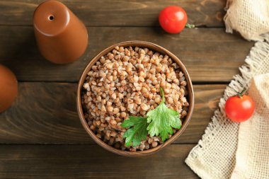 Buğday lapası ile kase