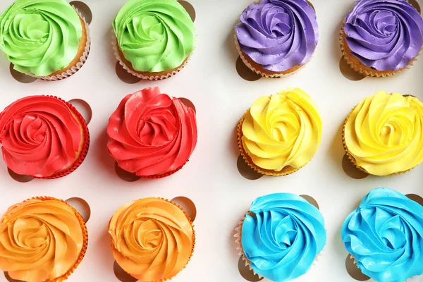 Leckere bunte Cupcakes — Stockfoto