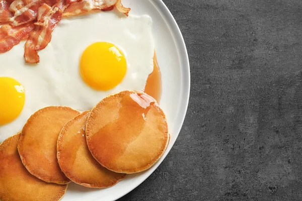 Tasty breakfast with pancakes — Stock Photo, Image