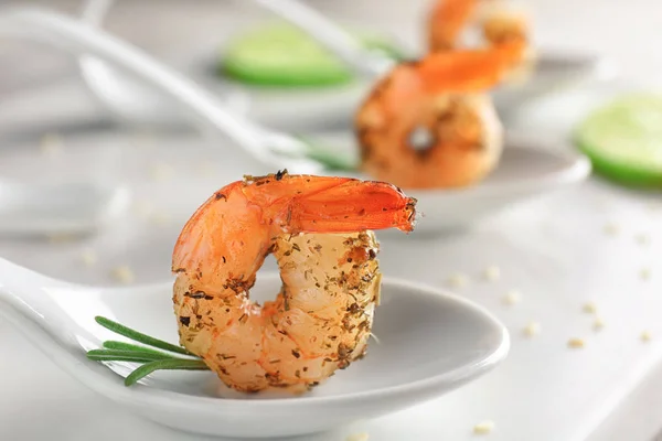 Delicious grilled shrimps — Stock Photo, Image