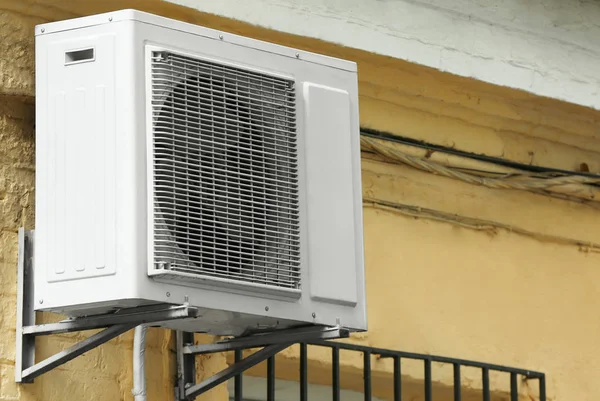 Airconditioner op muur — Stockfoto