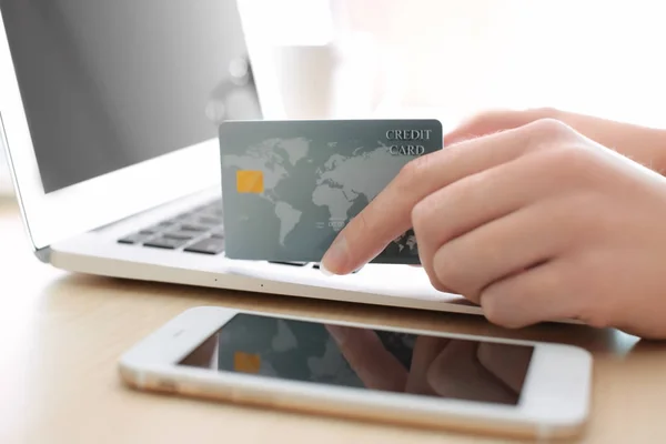 Woman with credit card and laptop at table, closeup — Stock Photo, Image