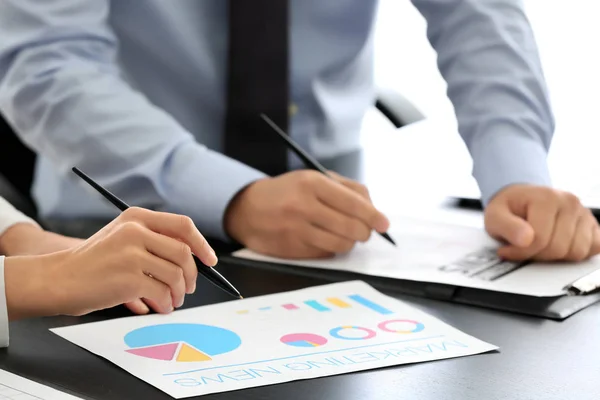 Young managers working in office — Stock Photo, Image