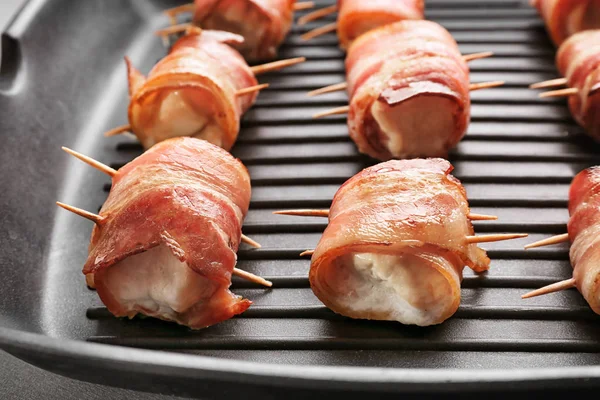 Bacon wrapped chicken nuggets — Stock Photo, Image