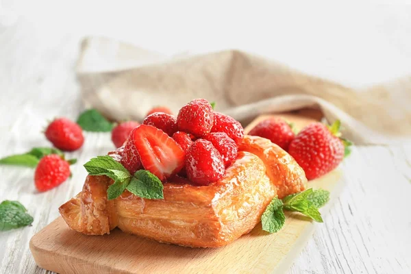 Delicious pastry with berries — Stock Photo, Image