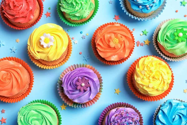 Tasty cupcakes on color — Stock Photo, Image